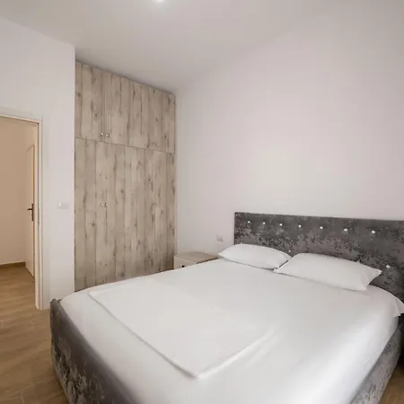 Apartment Dasho Sarande